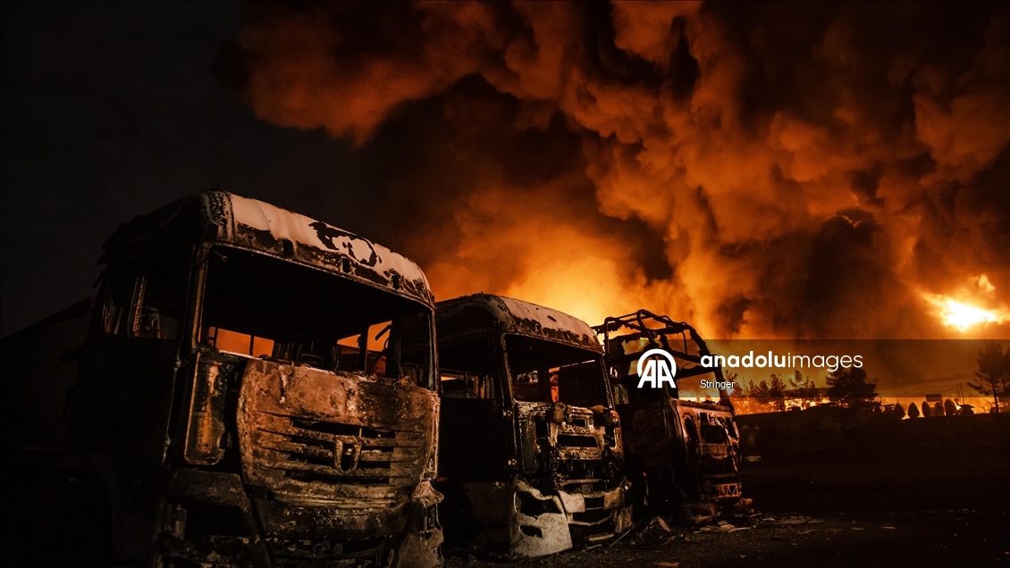 ABD ve İsrail'in hedef aldığı Tahran’daki Şehran petrol deposunda yangın çıktı