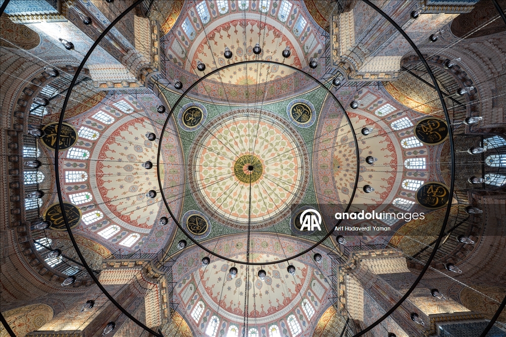 İSTANBUL'UN SELATİN CAMİLERİ - 67 yıllık inşa süreciyle bilinen Eminönü'nün simgesi Yeni Cami
