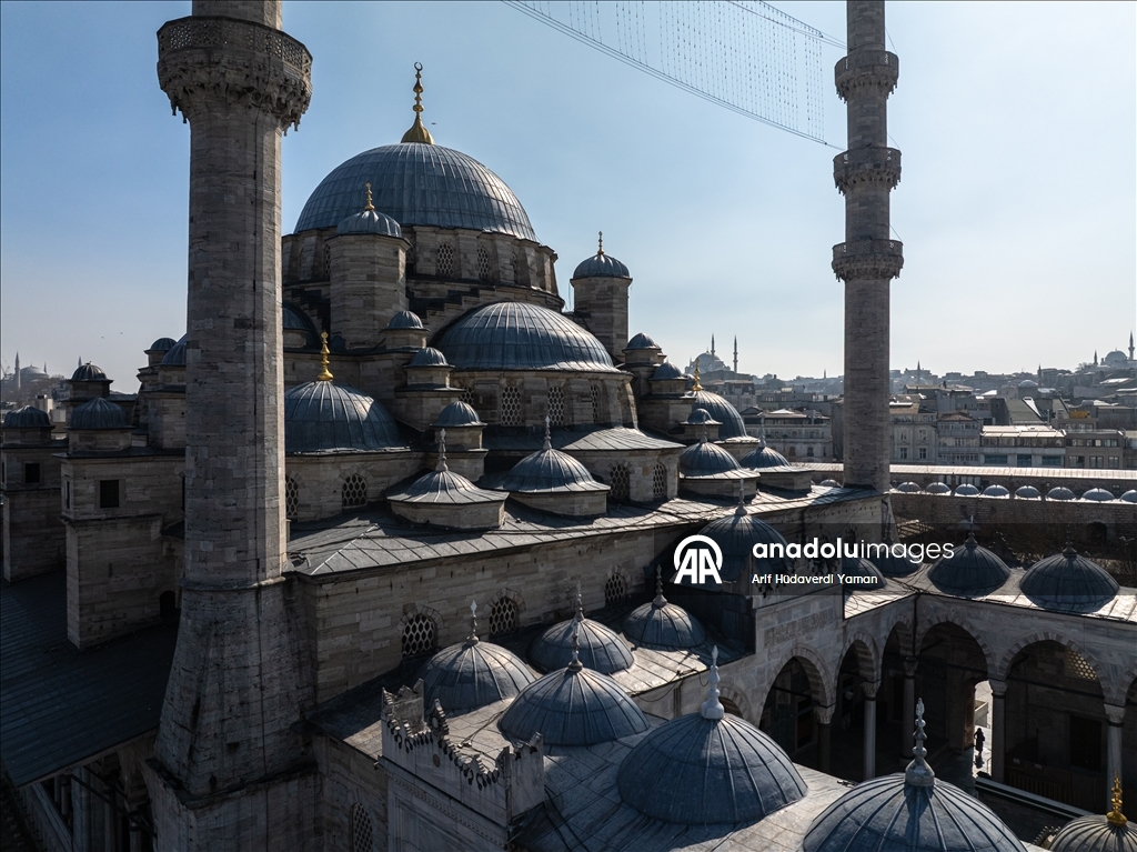 İSTANBUL'UN SELATİN CAMİLERİ - 67 yıllık inşa süreciyle bilinen Eminönü'nün simgesi Yeni Cami