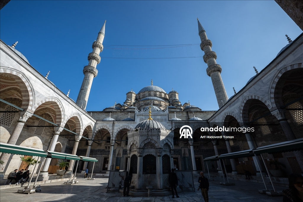 İSTANBUL'UN SELATİN CAMİLERİ - 67 yıllık inşa süreciyle bilinen Eminönü'nün simgesi Yeni Cami
