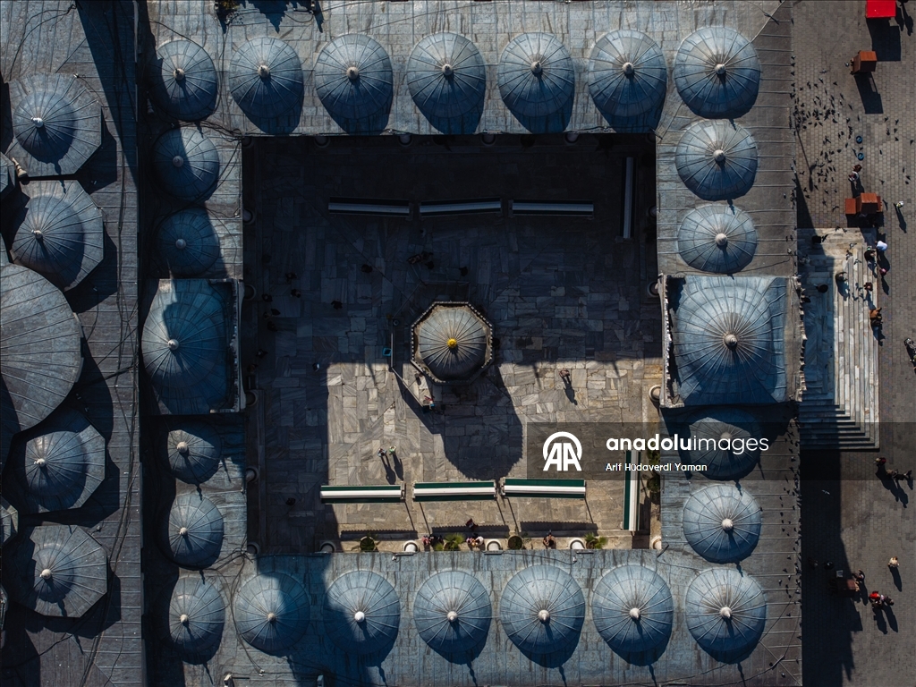 İSTANBUL'UN SELATİN CAMİLERİ - 67 yıllık inşa süreciyle bilinen Eminönü'nün simgesi Yeni Cami