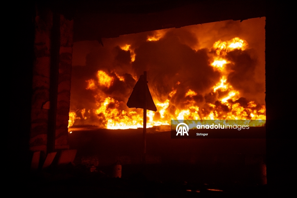 ABD ve İsrail'in hedef aldığı Tahran’daki Şehran petrol deposunda yangın çıktı