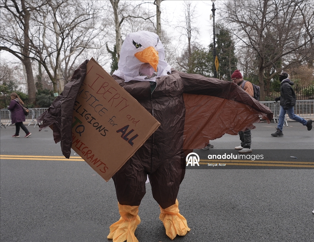 На антимусульманской акции протеста в Нью-Йорке применили дымовую шашку