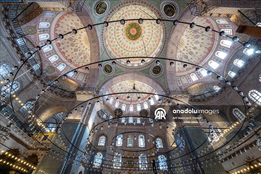 İSTANBUL'UN SELATİN CAMİLERİ - 67 yıllık inşa süreciyle bilinen Eminönü'nün simgesi Yeni Cami