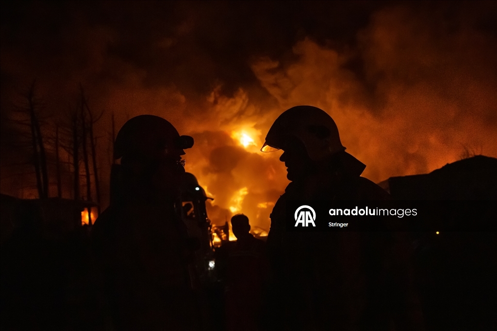 ABD ve İsrail'in hedef aldığı Tahran’daki Şehran petrol deposunda yangın çıktı