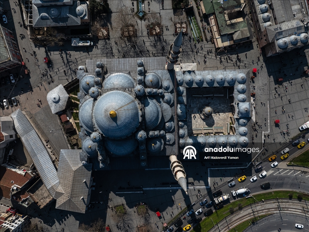 İSTANBUL'UN SELATİN CAMİLERİ - 67 yıllık inşa süreciyle bilinen Eminönü'nün simgesi Yeni Cami