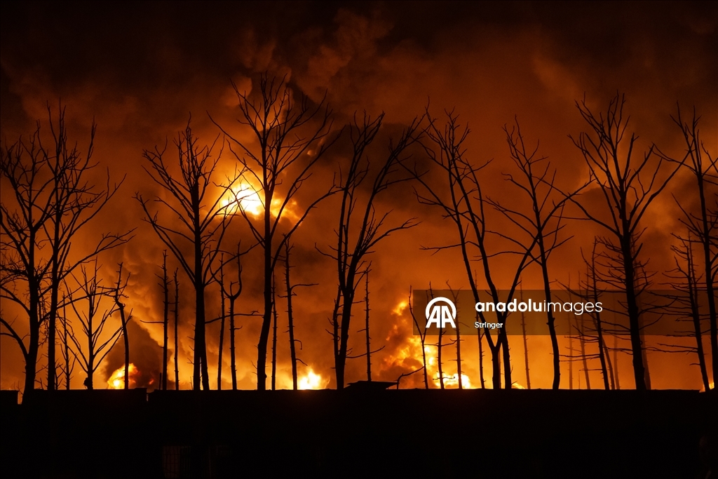 ABD ve İsrail'in hedef aldığı Tahran’daki Şehran petrol deposunda yangın çıktı