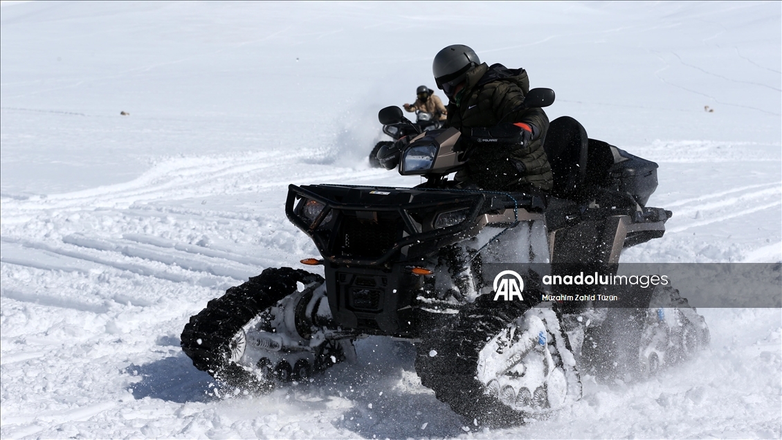 Erciyes'i kar motorlarıyla keşfediyorlar
