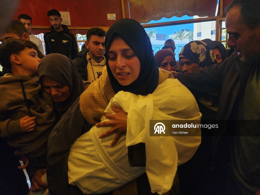 İsrail, Gazze'de yerinden edilenlerin çadırlarını hedef aldı