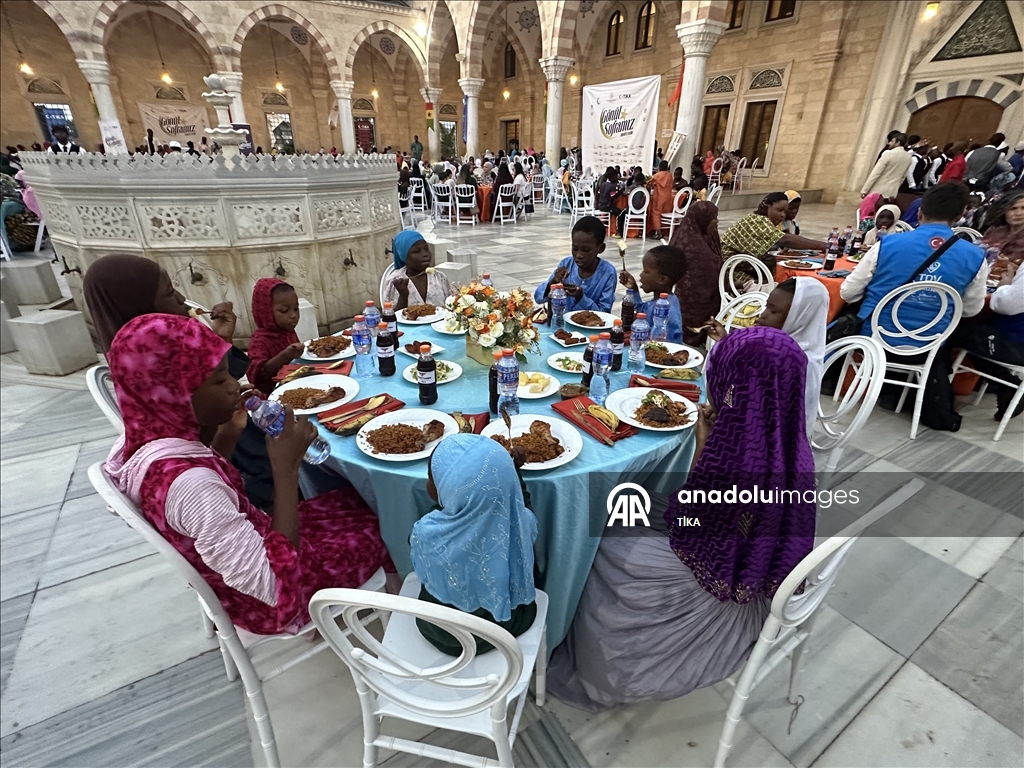 Türkiye'den Gana'da 1000 yetime iftar