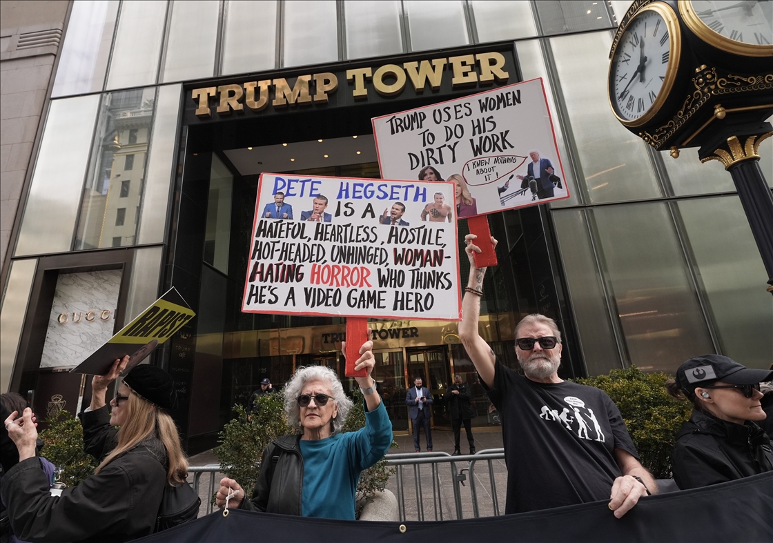 В Нью-Йорке у Trump Tower прошла акция в честь Международного женского дня
