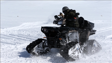 Erciyes'i kar motorlarıyla keşfediyorlar