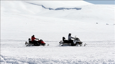 Erciyes'i kar motorlarıyla keşfediyorlar