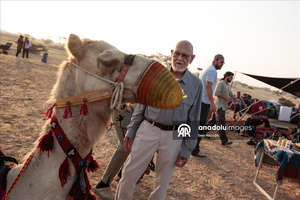 ABD'li David, eşine verdiği sözü tutmak için 83 yaşında umre yapıp hicret yürüyüşüne katıldı