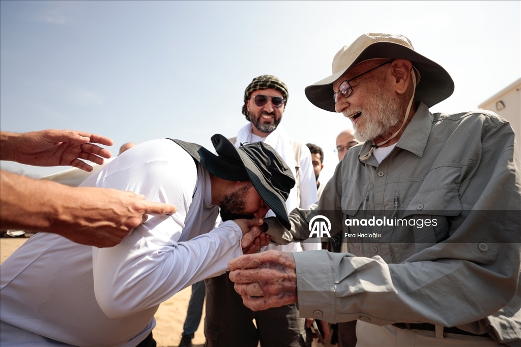 ABD'li David, eşine verdiği sözü tutmak için 83 yaşında umre yapıp hicret yürüyüşüne katıldı