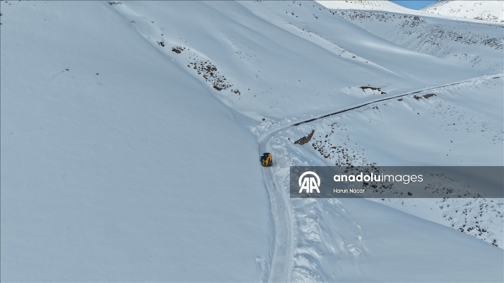 Bitlis'te karla mücadele çalışmaları sürüyor