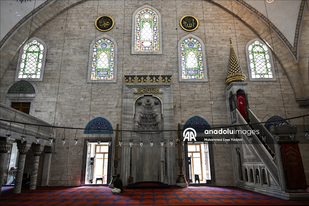 İSTANBUL'UN SELATİN CAMİLERİ - Haliç'e hakim konumuyla İstanbul'un siluetinde öne çıkan eser: Yavuz Sultan Selim Camisi