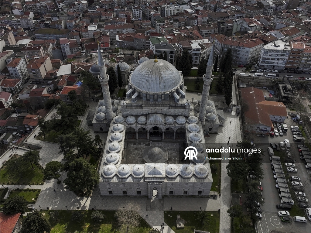 İSTANBUL'UN SELATİN CAMİLERİ - Haliç'e hakim konumuyla İstanbul'un siluetinde öne çıkan eser: Yavuz Sultan Selim Camisi