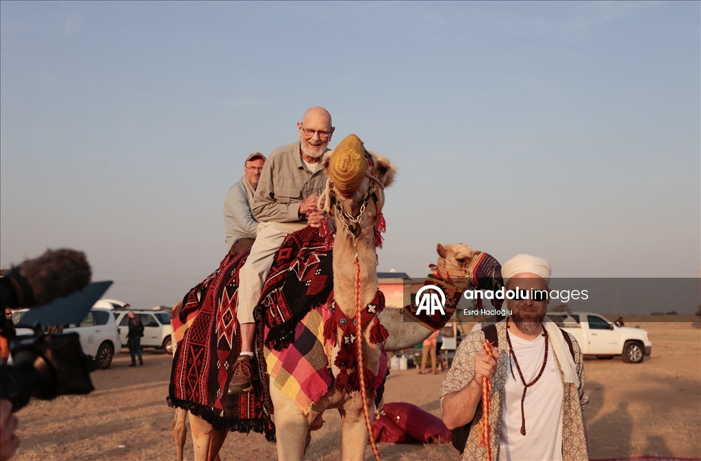 ABD'li David, eşine verdiği sözü tutmak için 83 yaşında umre yapıp hicret yürüyüşüne katıldı