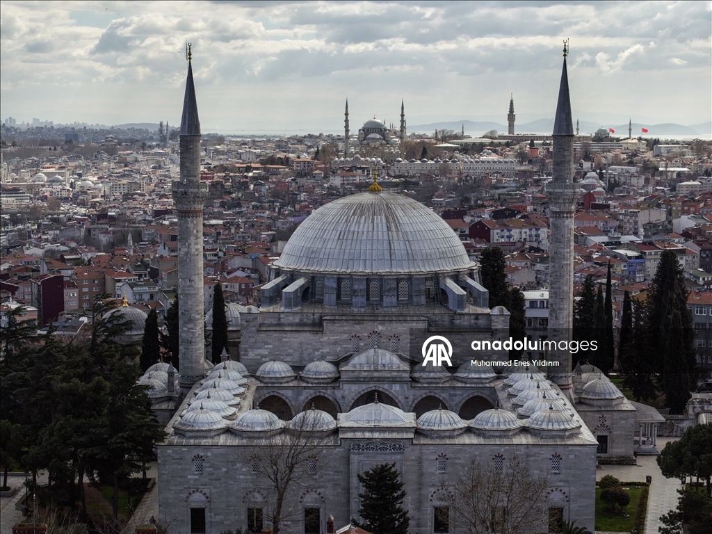 Haliç'e hakim konumuyla İstanbul'un siluetinde öne çıkan eser: Yavuz Sultan Selim Camisi