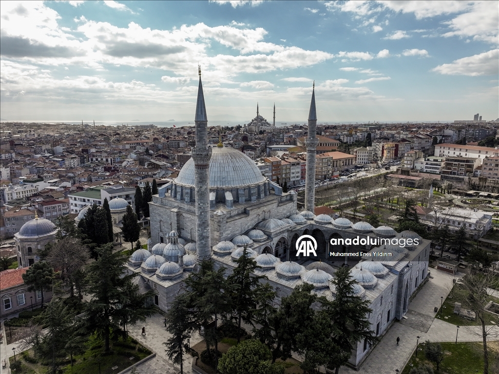 İSTANBUL'UN SELATİN CAMİLERİ - Haliç'e hakim konumuyla İstanbul'un siluetinde öne çıkan eser: Yavuz Sultan Selim Camisi