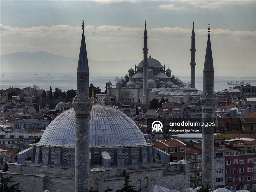 İSTANBUL'UN SELATİN CAMİLERİ - Haliç'e hakim konumuyla İstanbul'un siluetinde öne çıkan eser: Yavuz Sultan Selim Camisi