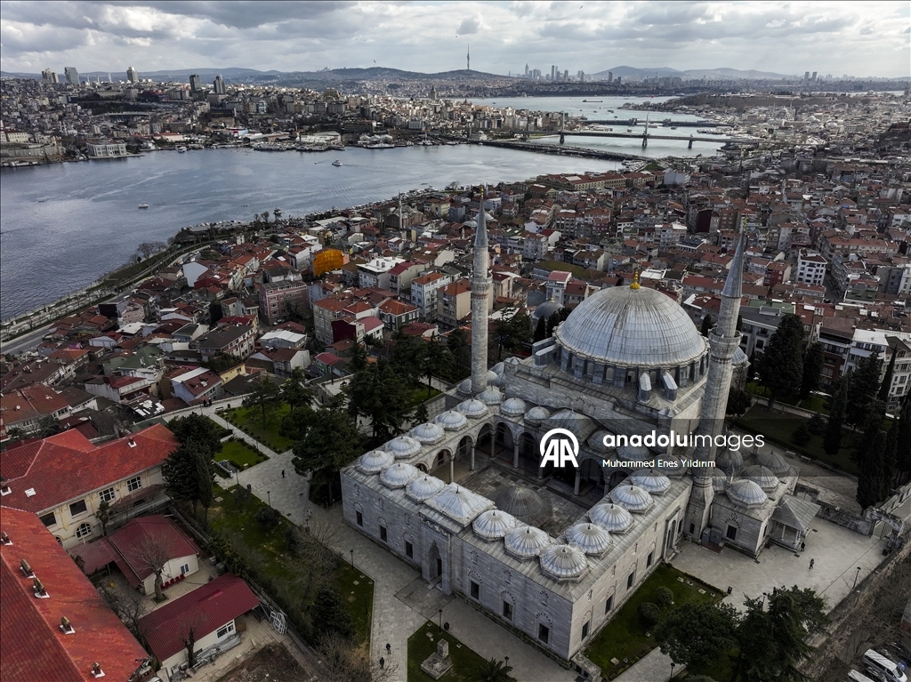 Haliç'e hakim konumuyla İstanbul'un siluetinde öne çıkan eser: Yavuz Sultan Selim Camisi