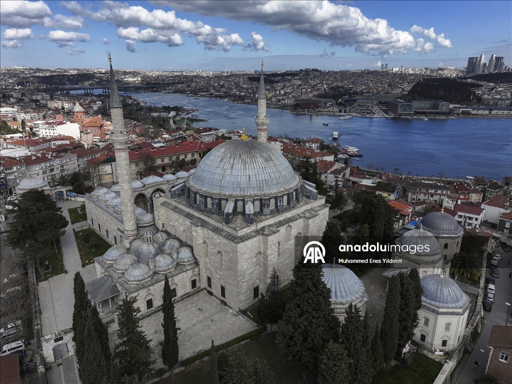 Haliç'e hakim konumuyla İstanbul'un siluetinde öne çıkan eser: Yavuz Sultan Selim Camisi