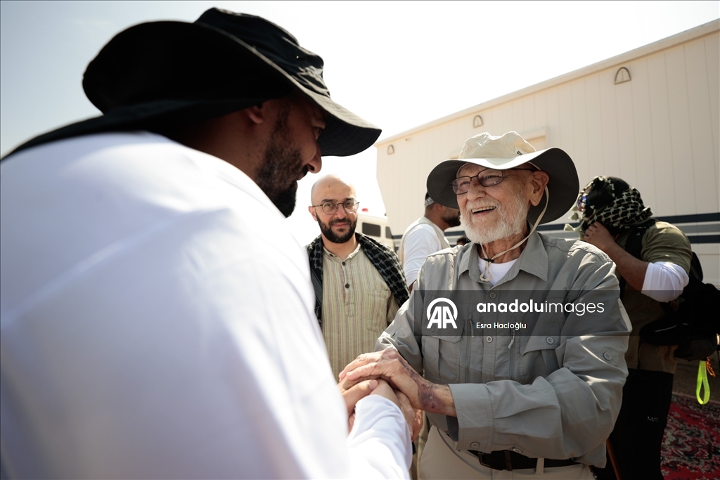 ABD'li David, eşine verdiği sözü tutmak için 83 yaşında umre yapıp hicret yürüyüşüne katıldı