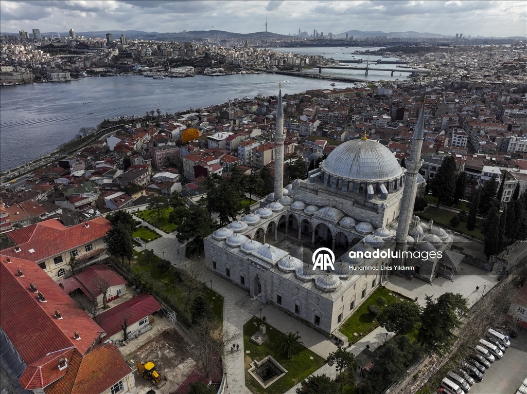 İSTANBUL'UN SELATİN CAMİLERİ - Haliç'e hakim konumuyla İstanbul'un siluetinde öne çıkan eser: Yavuz Sultan Selim Camisi