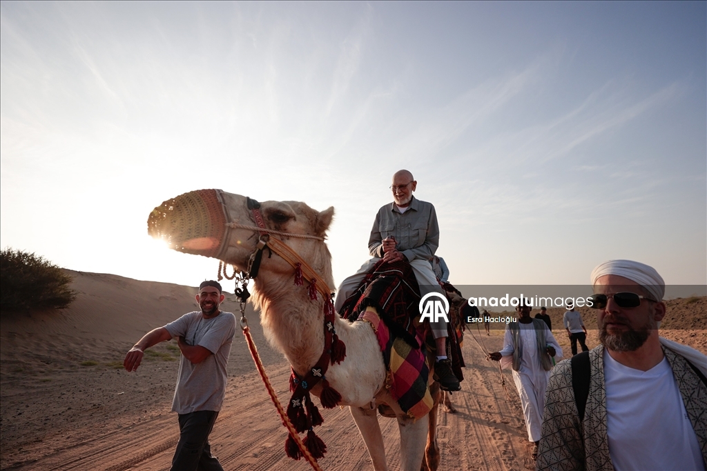 ABD'li David, eşine verdiği sözü tutmak için 83 yaşında umre yapıp hicret yürüyüşüne katıldı