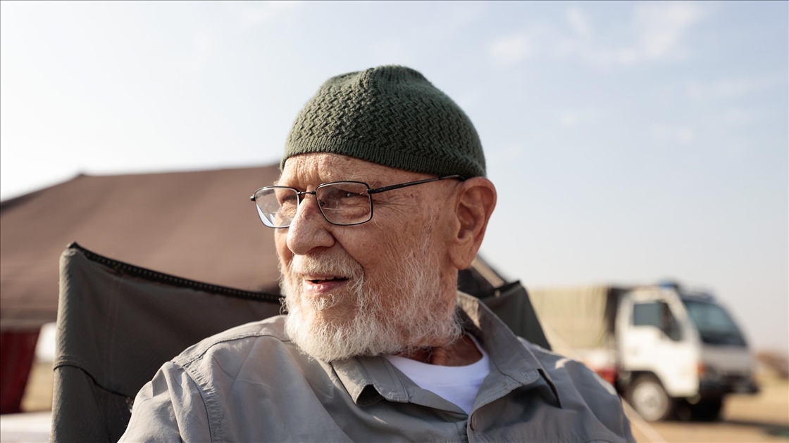 ABD'li David, eşine verdiği sözü tutmak için 83 yaşında umre yapıp hicret yürüyüşüne katıldı