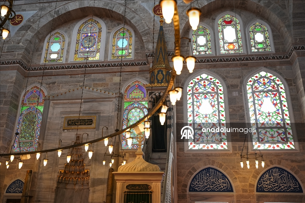 مسجد "مهرماه سلطان".. درة معمارية تعانق أعلى تلال إسطنبول