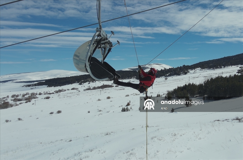 В турецкой провинции Ардахан прошли учения по реагированию на сход лавин