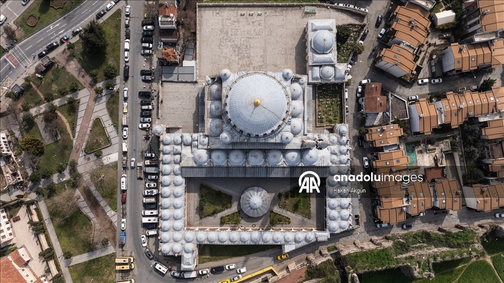 مسجد "مهرماه سلطان".. درة معمارية تعانق أعلى تلال إسطنبول