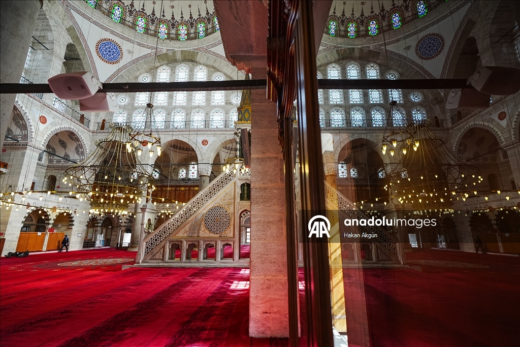 مسجد "مهرماه سلطان".. درة معمارية تعانق أعلى تلال إسطنبول