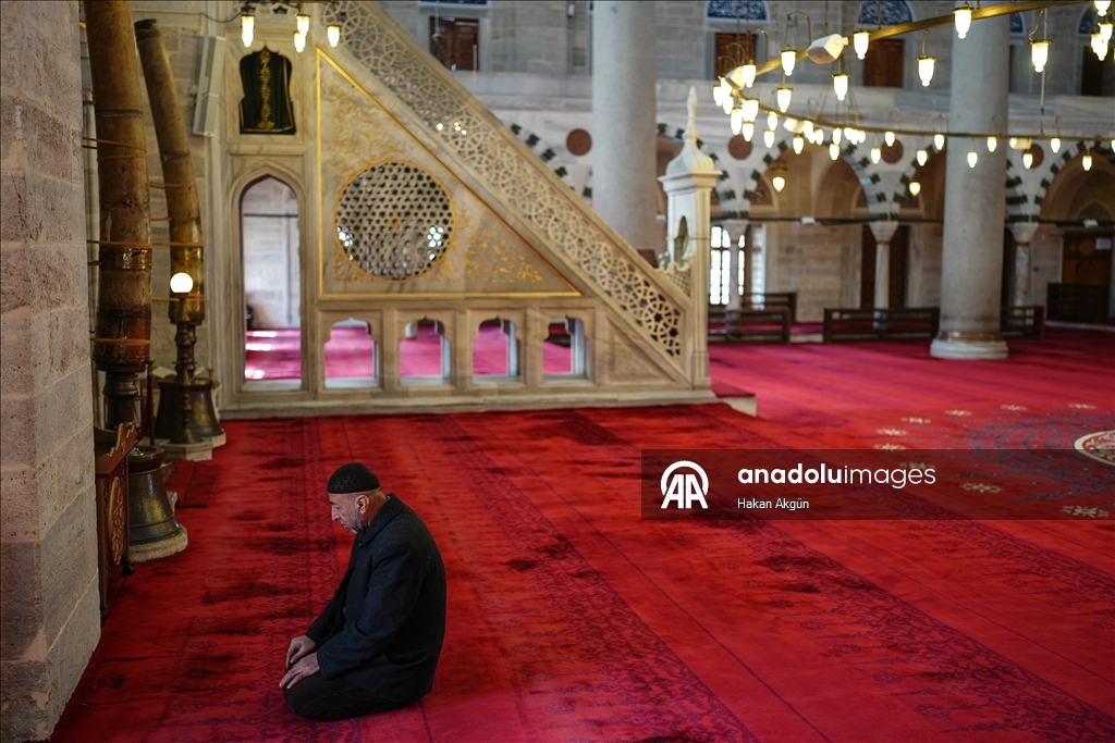 مسجد "مهرماه سلطان".. درة معمارية تعانق أعلى تلال إسطنبول