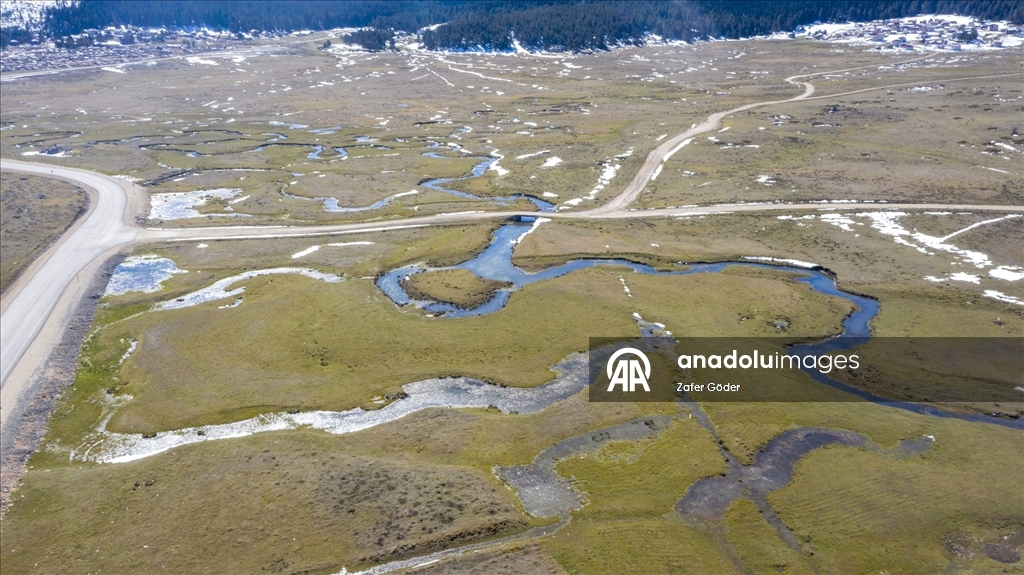 Bolu'da kar sularının erimesiyle oluşan menderesler havadan görüntülendi