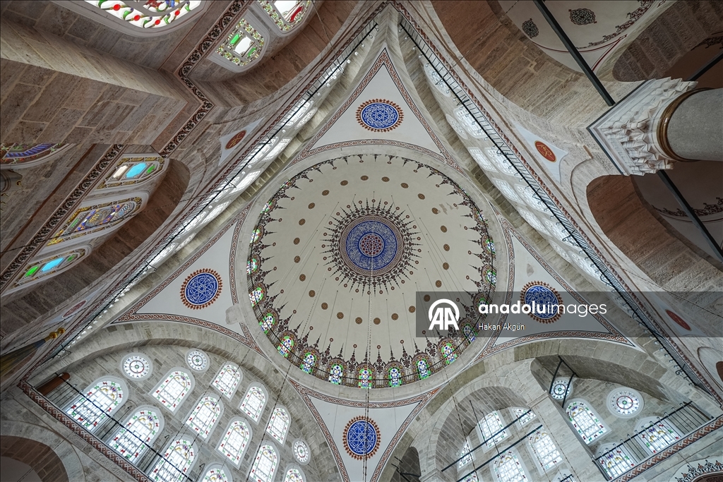 مسجد "مهرماه سلطان".. درة معمارية تعانق أعلى تلال إسطنبول