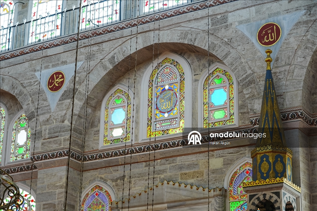 مسجد "مهرماه سلطان".. درة معمارية تعانق أعلى تلال إسطنبول