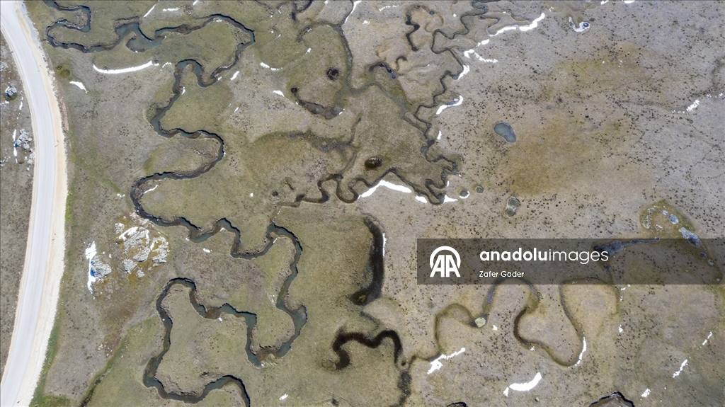 Bolu'da kar sularının erimesiyle oluşan menderesler havadan görüntülendi