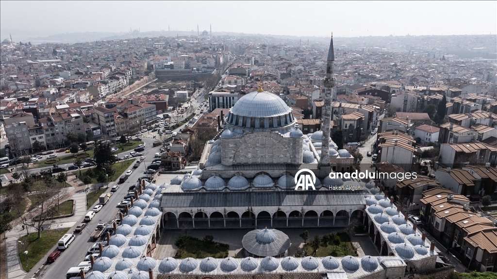 مسجد "مهرماه سلطان".. درة معمارية تعانق أعلى تلال إسطنبول