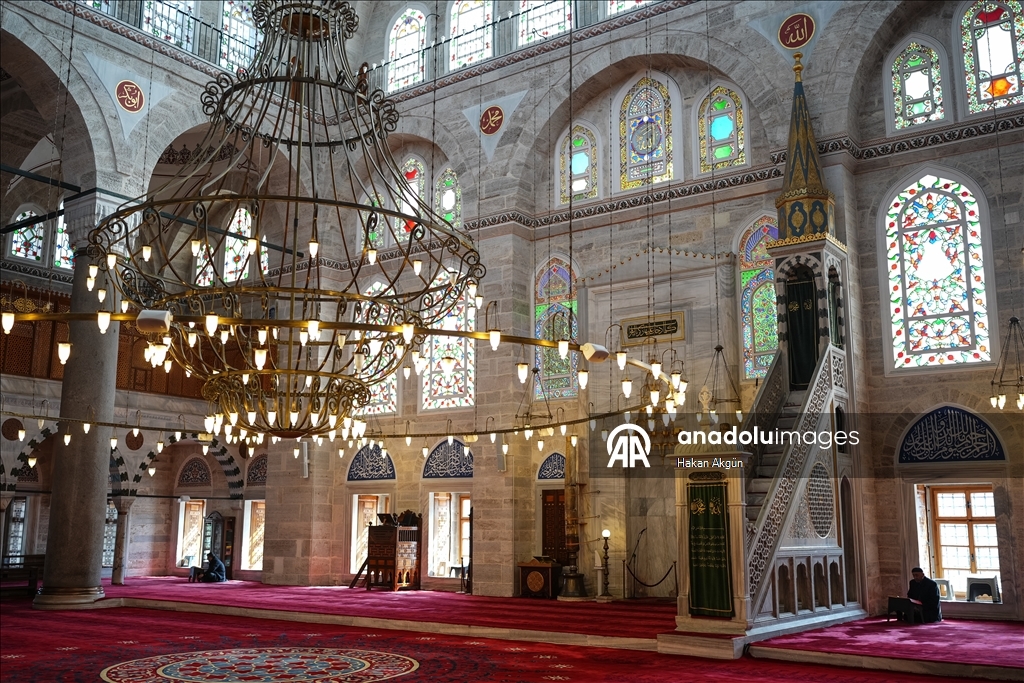 مسجد "مهرماه سلطان".. درة معمارية تعانق أعلى تلال إسطنبول