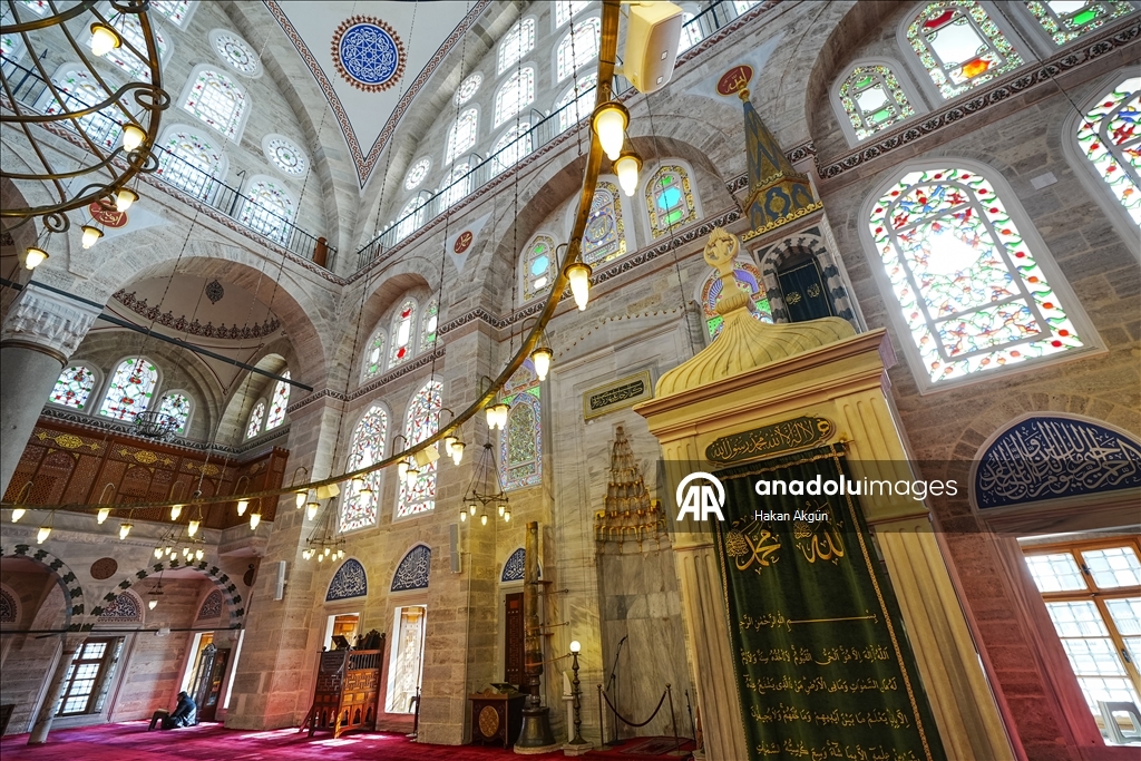 مسجد "مهرماه سلطان".. درة معمارية تعانق أعلى تلال إسطنبول