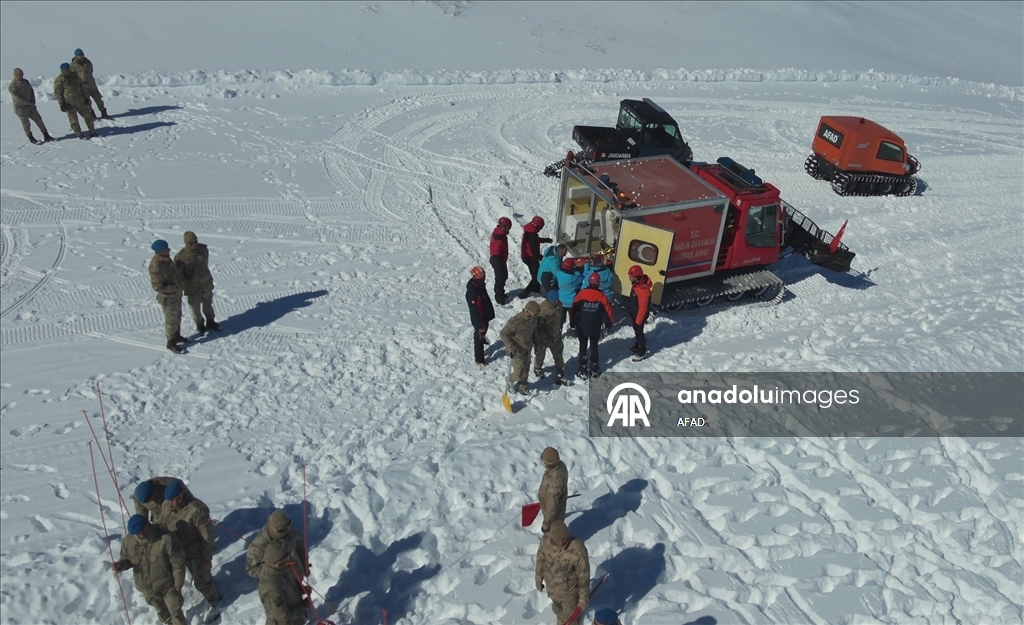В турецкой провинции Ардахан прошли учения по реагированию на сход лавин