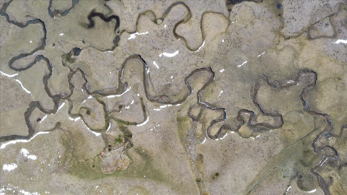 Bolu'da kar sularının erimesiyle oluşan menderesler havadan görüntülendi
