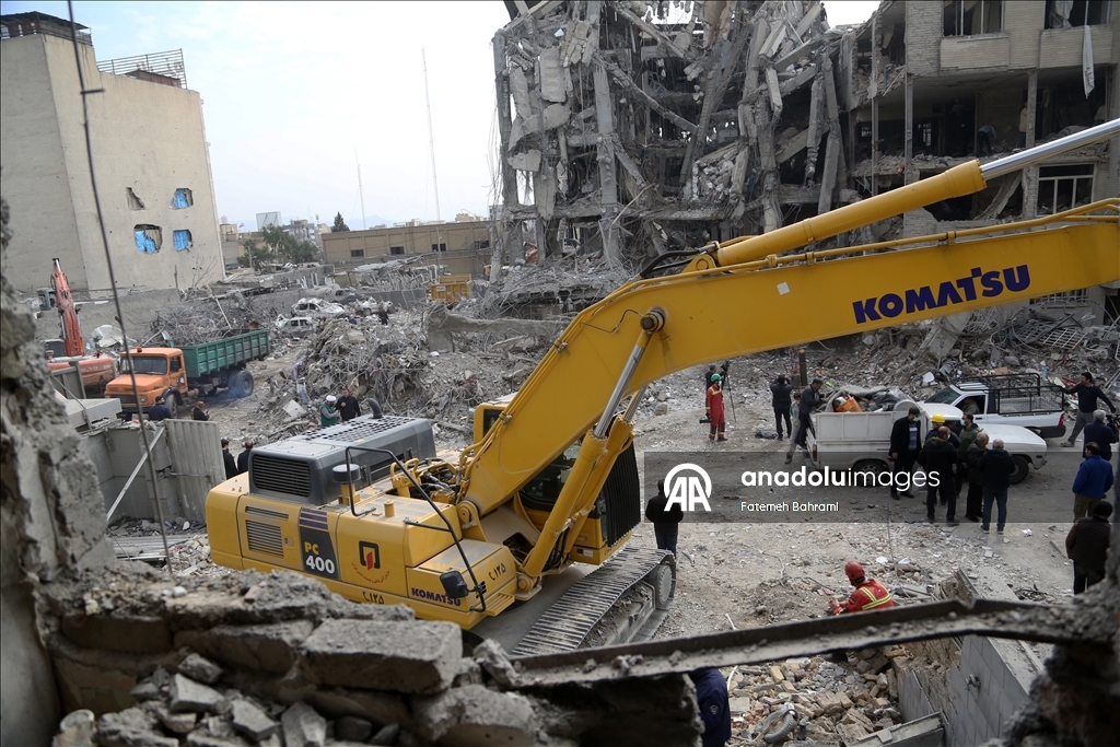 AA ekibi, İsrail-ABD saldırısında hedef alınan başkent Tahran’daki Risalet Meydanı çevresini görüntüledi 9