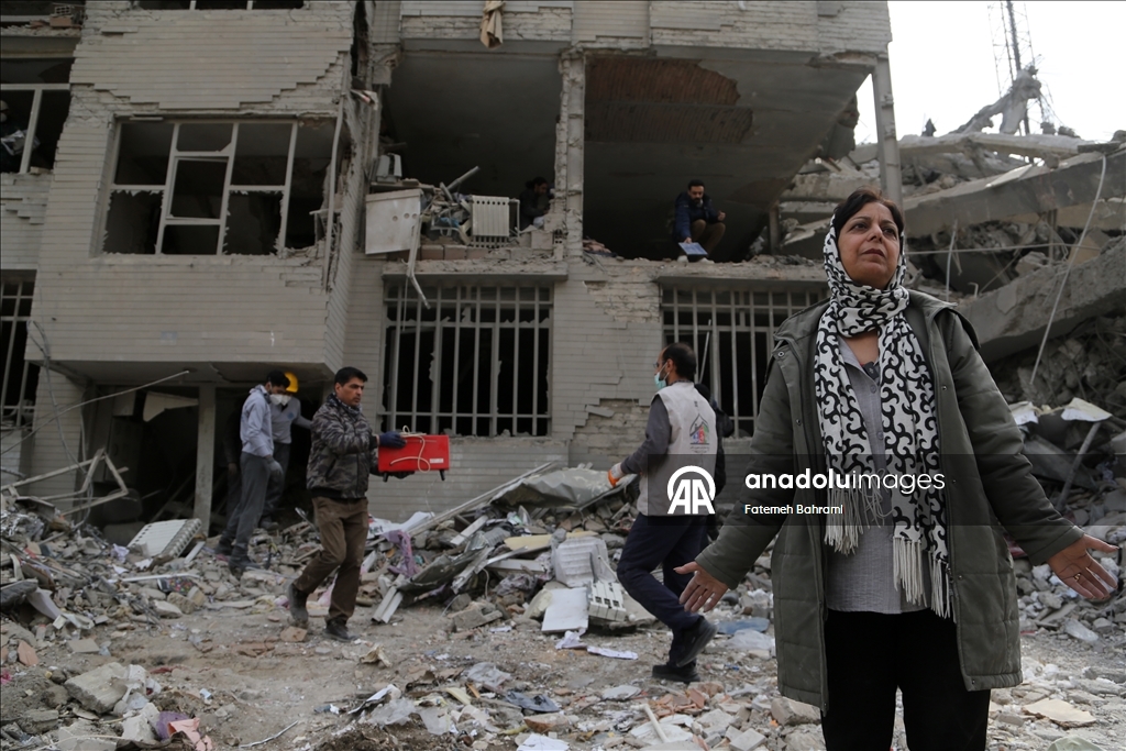 AA ekibi, İsrail-ABD saldırısında hedef alınan başkent Tahran’daki Risalet Meydanı çevresini görüntüledi 12