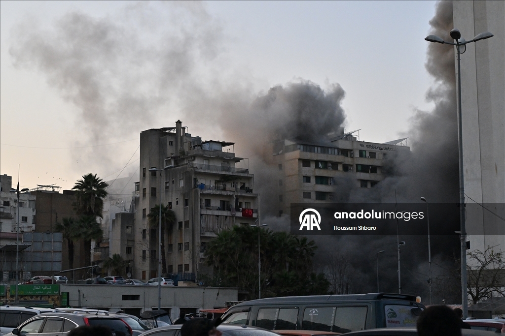 İsrail ordusu, Beyrut'ta merkezi bölgedeki ikinci bir noktaya daha hava saldırısı düzenledi
