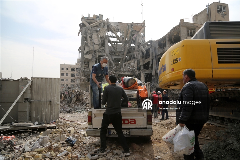 AA ekibi, İsrail-ABD saldırısında hedef alınan başkent Tahran’daki Risalet Meydanı çevresini görüntüledi 5